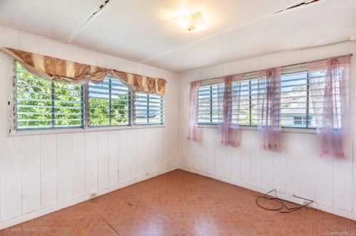 1607 Machado St, Honolulu HI  96819-3728 exterior