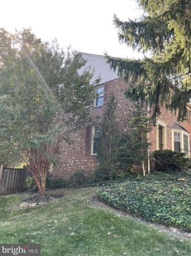7421 Adams Park Ct, Annandale, VA 22003-5722