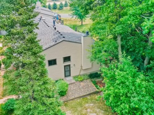4385 Arden View Ct, Saint Paul MN  55112-1946 exterior