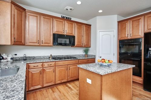 21829 Layton Dr, Aurora CO 80015-4701 exterior