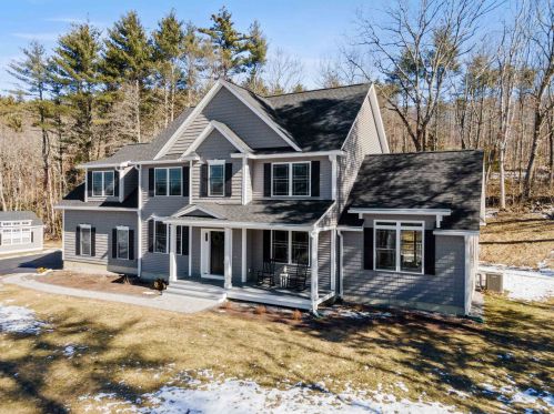 326 Montelona Rd, Goffstown, NH 03045-2815