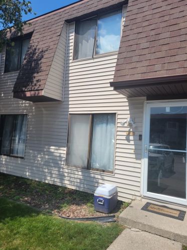 6050 Delaware Dr, Gary IN  46410-3043 exterior