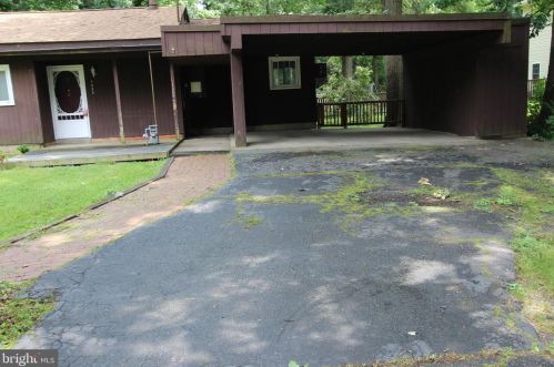 7025 Beverly Ln, Springfield VA  22150-3110 exterior