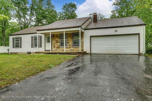 8 Westminster Dr, Jackson Twp, NJ 08527-2623