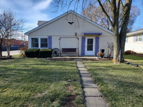 295 Jefferson Ave, Bradley, IL 60915-1831