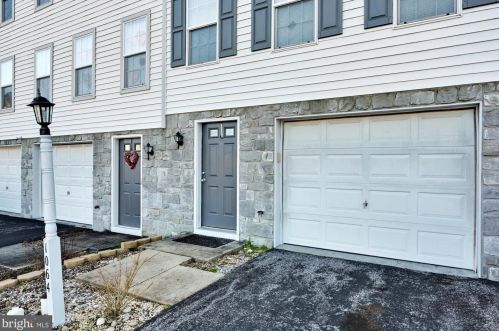 1064 Hearthridge Ln, York, PA 17404-7820
