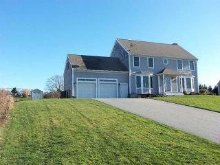 57 Greystone Ter, Portsmouth, RI 02871-2500