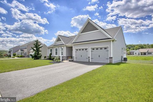 2243 Friesian Rd, York, PA 17406-7924