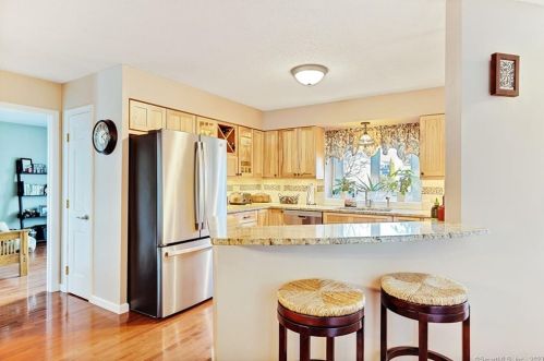 204 Sand Stone Dr, Wapping, CT 06074-2874