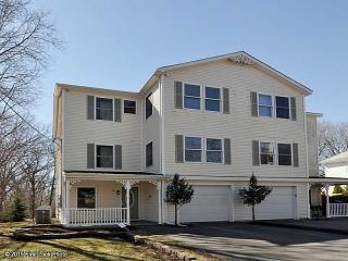 70 Oxford St, Cranston, RI 02920-7411