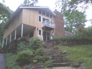 11 Lower Rocks Ln, Norwalk CT  06851-2002 exterior
