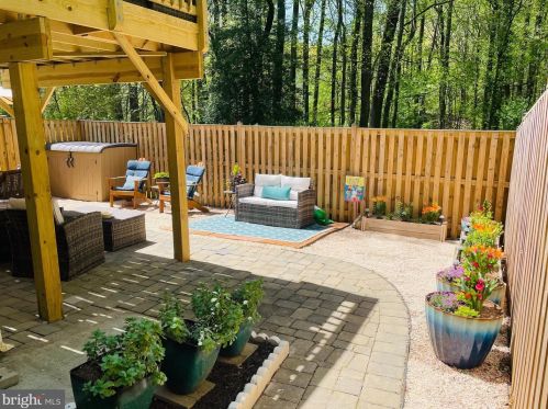 6100 Heron Pond Ct, Springfield VA  22015-3738 exterior