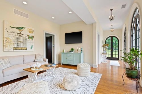 1428 Monroe Tpke, Upper Stepney CT  06468-1443 exterior