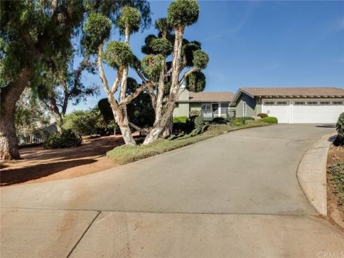 10551 Orchard View Ln, Riverside, CA 92503-6632