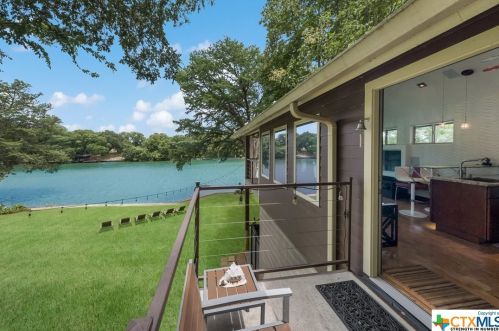 332 Mdw Lk Dr, Seguin TX 78155-9206 exterior