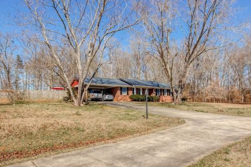 710 P J Roberts Rd, Jefferson, GA 30549-3287