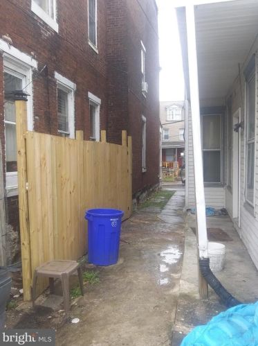 1424 Berryhill St, Harrisburg, PA 17104-2232