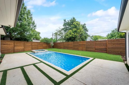 8518 Glencrest Ln, Dallas TX  75209-2632 exterior