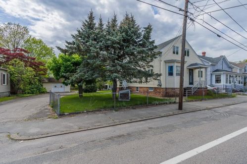 81 Arlington Ave, Warren, RI 02885-2702