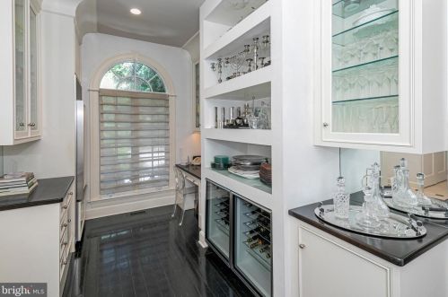 110 Brooks Bnd, Princeton NJ  08540-7545 exterior