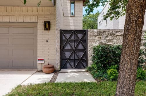 404 Foch St, Fort Worth, TX 76107-2248