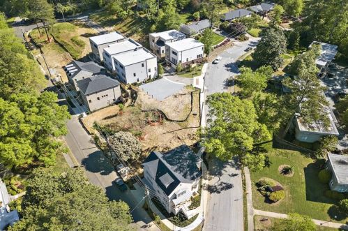 4007 Haverhill Dr, Atlanta GA  30342-3881 exterior