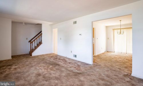 402 Coreopsis Dr, Lancaster PA  17602-1143 exterior