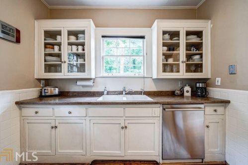 689 Cumberland Cir, Atlanta GA  30306-3256 exterior