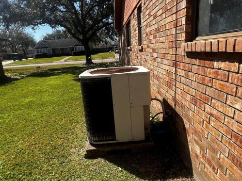 37 Colony Sq, Angleton TX 77515-3644 exterior