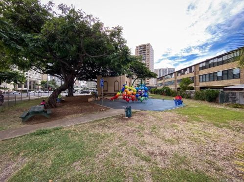 2440 Date St, Honolulu HI  96826-4601 exterior