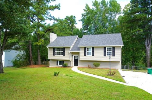 939 Lassetter Cir, Villa Rica, GA 30180-1416