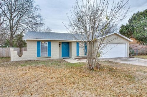 240 Buie Dr, Fort Worth, TX 76140-2932