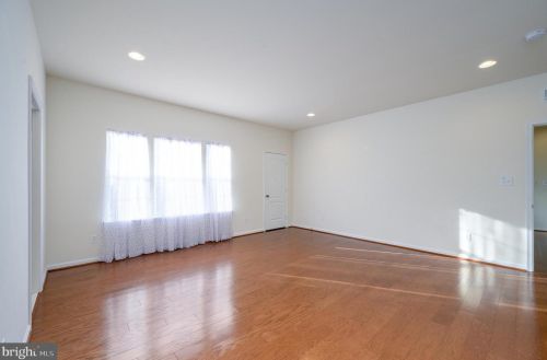 2331 Water Garden Dr, Hanover PA 17331-8319 exterior