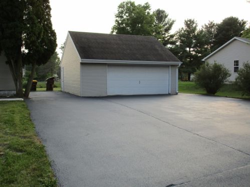 8850 Kasson Rd, Alden, IL 60033-9213