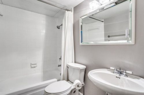 3955 Buena Vista St, Dallas TX  75204-1683 exterior