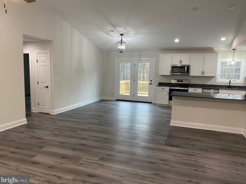 8 Roebuck Dr, Aroda, VA 22709-1074