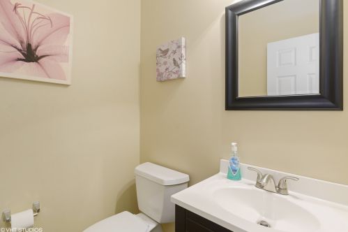 624 Canterbury Ln, Pingree Grove IL  60140-9192 exterior