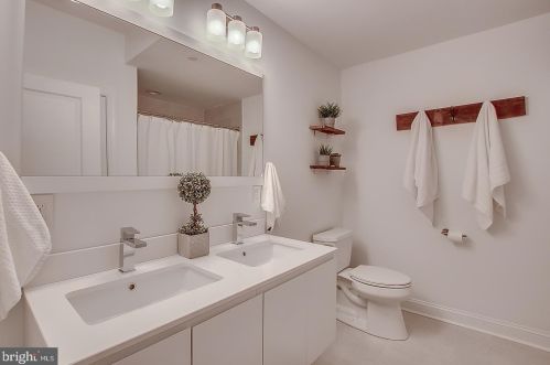 1604 Bodine St, Philadelphia PA 19122-0030 exterior