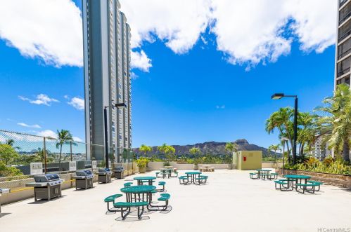 229 Paoakalani Ave, Honolulu HI 96815-3764 exterior