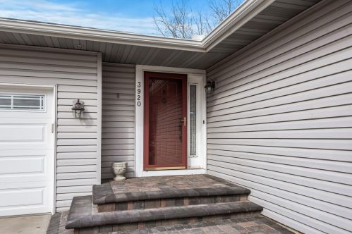 3920 Boston Ct, Saint Paul, MN 55123-1536