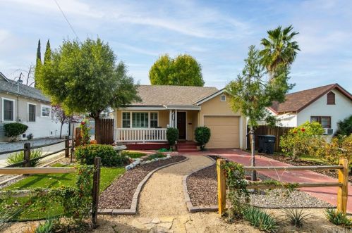 306 Center St, Redlands, CA 92373-5178