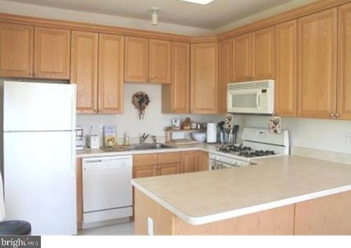 68 Kyle Way, Trenton NJ  08628-2520 exterior