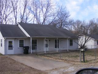 805 4th Ave, Gravette, AR 72736-9771