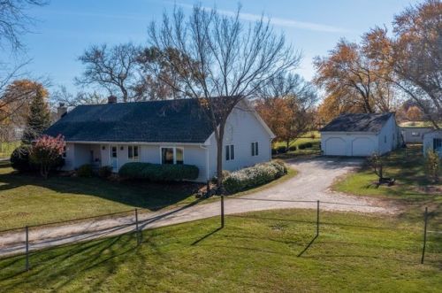 18733 State Line Rd, Antioch, IL 60002-7216
