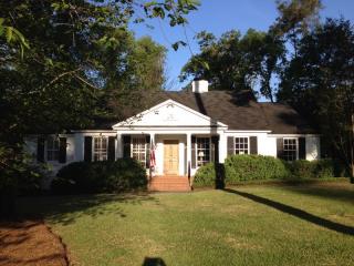432 Ashley Pl, Macon, GA 31204-1908