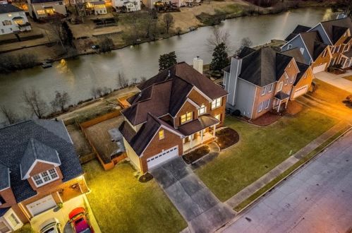 2105 Laurel Lake Dr, Suwanee, GA 30024-4319