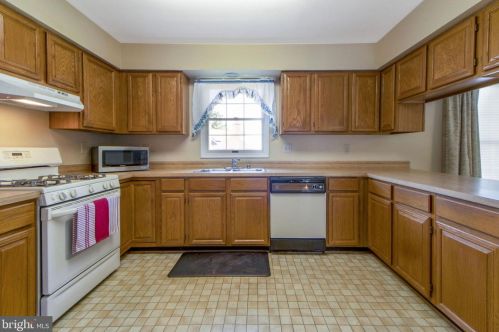 1933 Autumn Ridge Cir, Silver Spring, MD 20906-5840