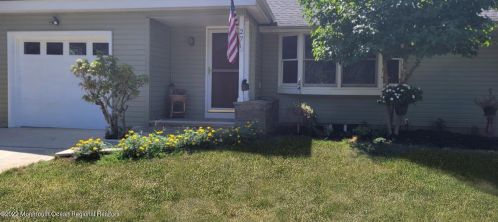 27 Hilltop Cir, Lincroft, NJ 07738-1444