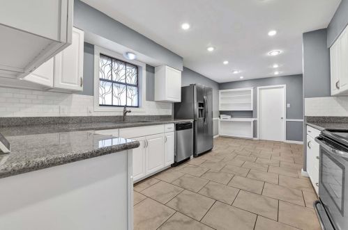 403 Pebblebrook Dr, Taylor Lake Village TX  77586-6012 exterior