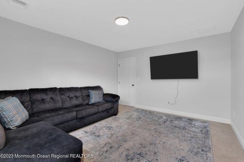 165 New Monmouth Rd, Middletown NJ  07748-2232 exterior